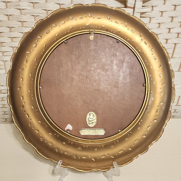 Vintage-Inspired Gold Picture Frame with Portrait - Picture 5 of 7